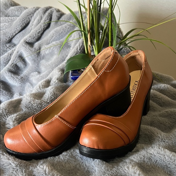 unbranded Shoes - Mary Janes Tan Platform Mid Heels NWOT retail $39